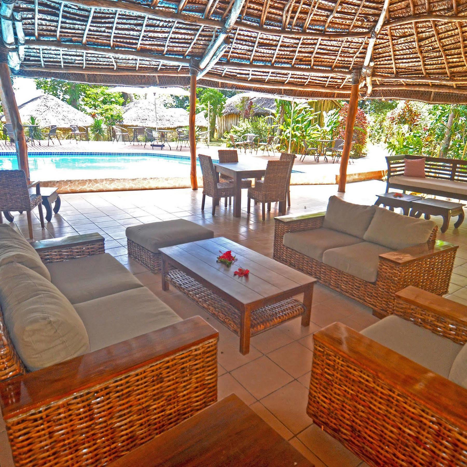 Coco Beach Resort Порт Вила Екстериор снимка
